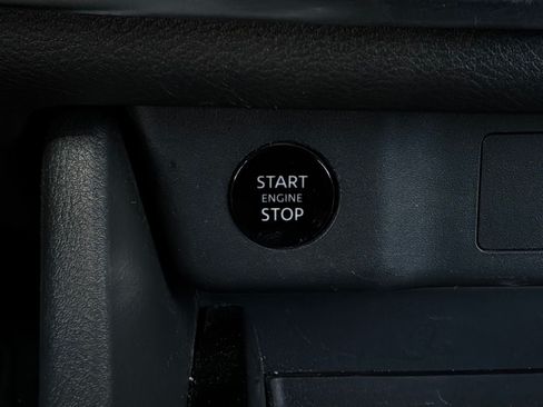 Used 2025 Nissan Rogue SV FWD image 25