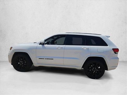 Used 2020 Jeep Grand Cherokee Altitude RWD image 17