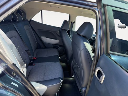 Certified 2023 Hyundai Venue Limited FWD image 18