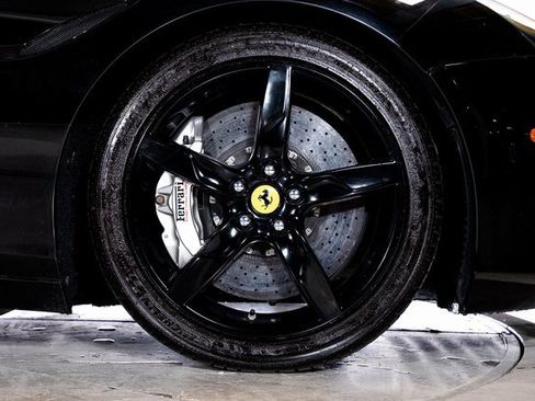 Used 2017 Ferrari California T image 17