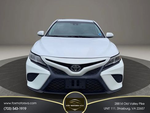 Used 2019 Toyota Camry SE FWD image 1
