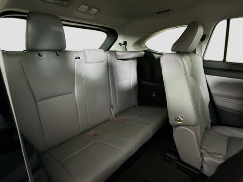 Certified 2021 Toyota Highlander XLE AWD/4WD image 20
