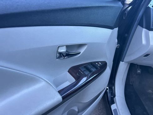 Used 2012 Toyota Venza LE w/ LE Convenience Pkg image 14