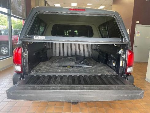 Used 2019 Toyota Tacoma TRD Off-Road image 11