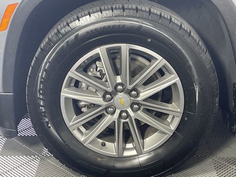 Used 2023 Chevrolet Traverse LT image 9