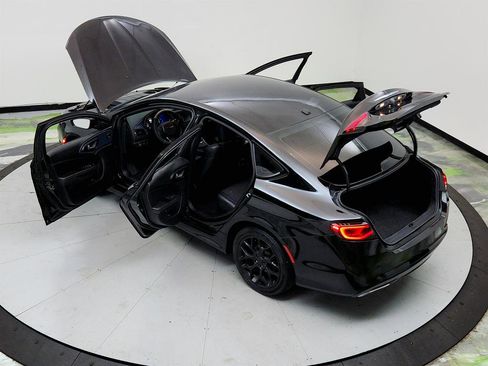 Used 2015 Chrysler 200 S w/ Comfort Group image 38