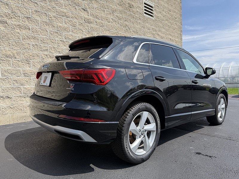 Used 2020 Audi Q3 2.0T Premium w/ Convenience Package AWD/4WD image 3