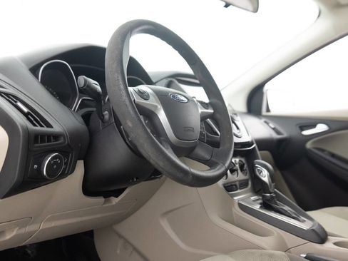 Used 2013 Ford Focus SE FWD image 25
