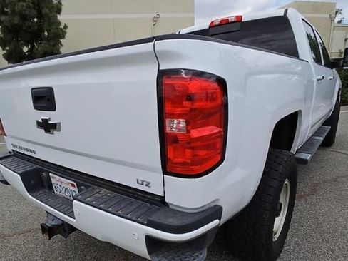 Used 2019 Chevrolet Silverado 2500 LTZ w/ Duramax Plus Package AWD/4WD image 4