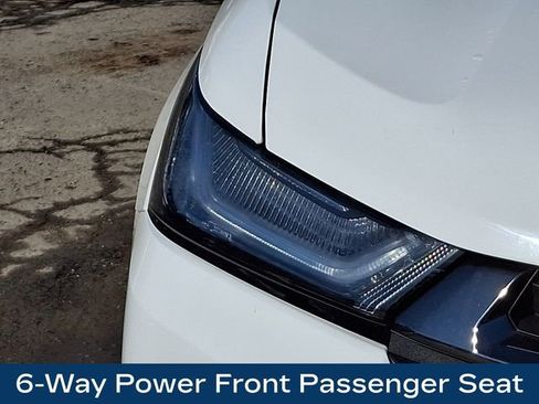 Used 2022 Chevrolet Traverse LT w/ Midnight/Sport Edition image 12