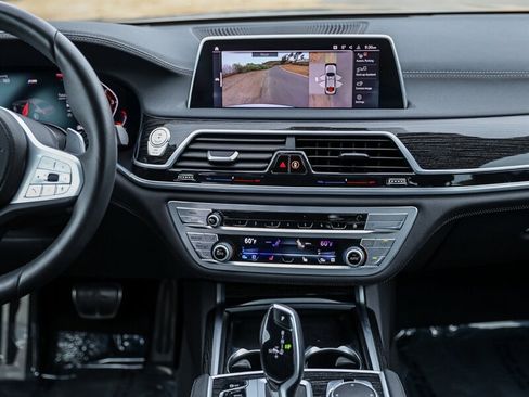 Used 2021 BMW 740i w/ M Sport Package RWD image 18