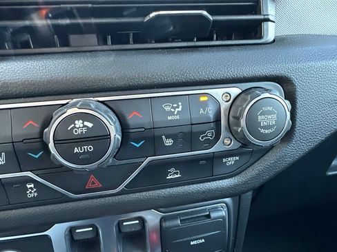 Used 2025 Jeep Wrangler Sport AWD/4WD image 19