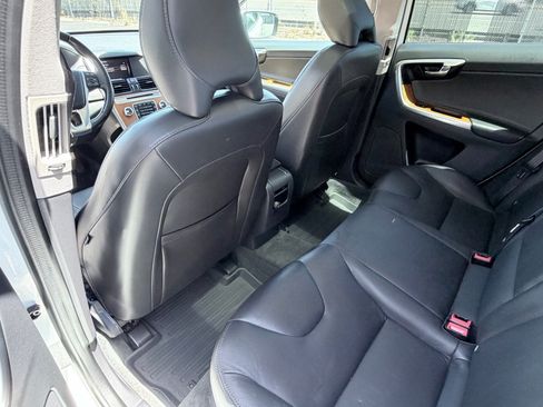 Used 2017 Volvo XC60 T5 Inscription w/ Preferred Option Package FWD image 18