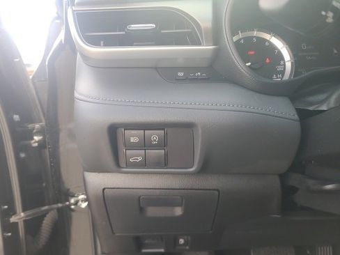 Used 2024 Toyota Highlander LE image 25