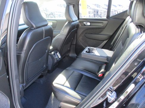 Certified 2023 Volvo XC40 B5 Ultimate w/ Protection Package Premier image 12