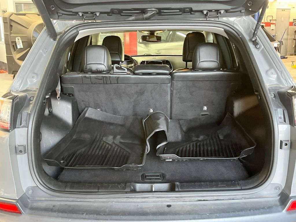 Used 2019 Jeep Cherokee Limited AWD/4WD image 26