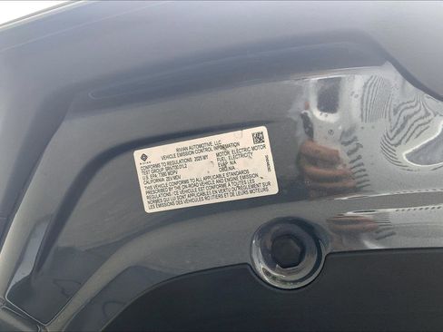 Used 2025 Rivian R1S Adventure AWD/4WD image 32
