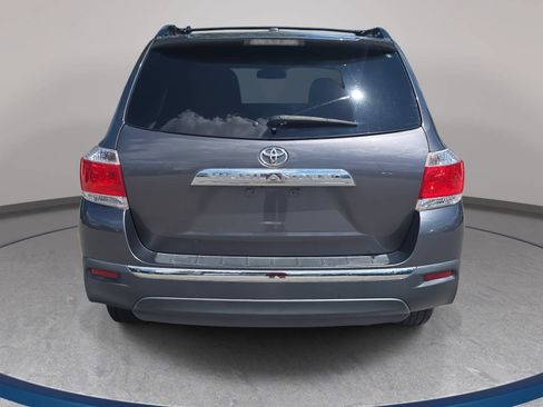 Used 2012 Toyota Highlander SE w/ Tow Pkg FWD image 6
