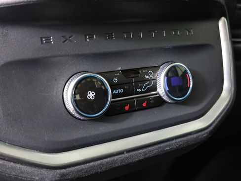 Used 2025 Ford Expedition Platinum AWD/4WD image 33