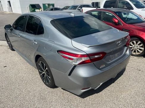 Used 2020 Toyota Camry SE FWD image 3