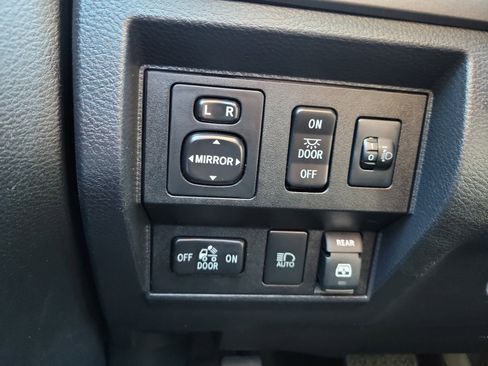 Used 2018 Toyota Tundra SR5 w/ SR5 Upgrade Package image 23