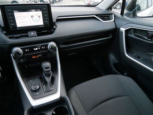 Used 2021 Toyota RAV4 LE image 11