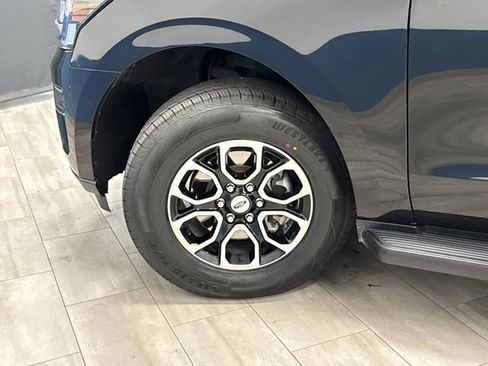 Used 2024 Ford Expedition Max XLT image 40