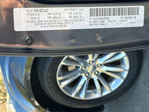 Used 2016 Chrysler 300 C image 21