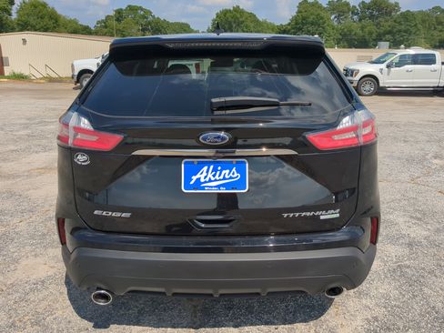 Certified 2019 Ford Edge Titanium FWD image 4
