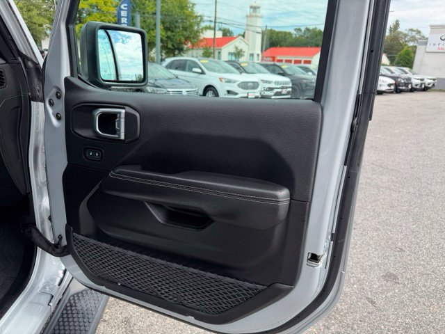 Used 2023 Jeep Wrangler Unlimited Sahara w/ Cold Weather Group AWD/4WD image 26