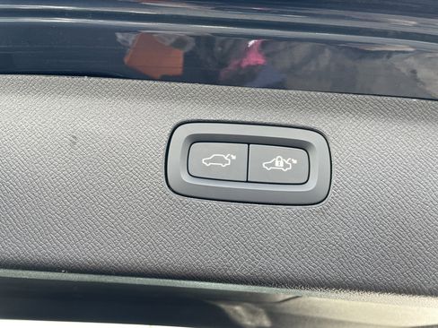 Used 2025 Volvo XC90 B6 Plus image 28