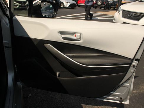 Used 2020 Toyota Corolla SE FWD image 23