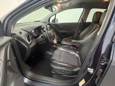 Used 2019 Chevrolet Trax LT w/ LT Convenience Package FWD image 11