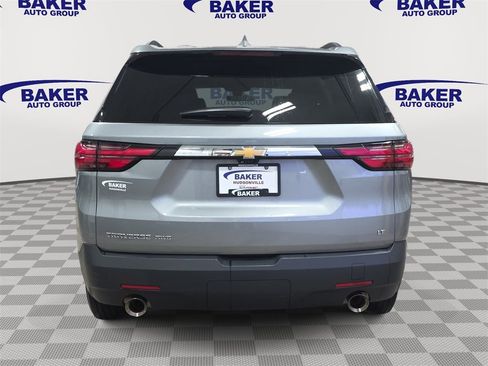 Used 2023 Chevrolet Traverse LT w/ Rear Camera Mirror Package image 6