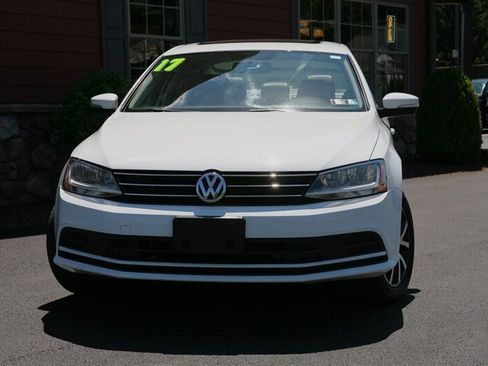 Used 2017 Volkswagen Jetta SE FWD image 2
