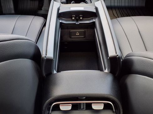 Used 2025 Mercedes-Benz E 350 Sedan image 21