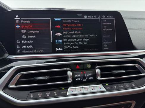Used 2022 BMW X7 M50i w/ Dynamic Handling Package AWD/4WD image 32
