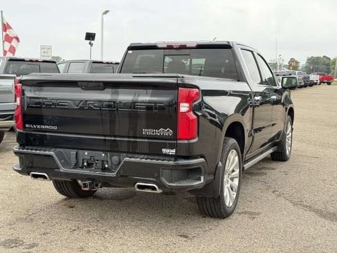Used 2020 Chevrolet Silverado 1500 High Country w/ Technology Package AWD/4WD image 5