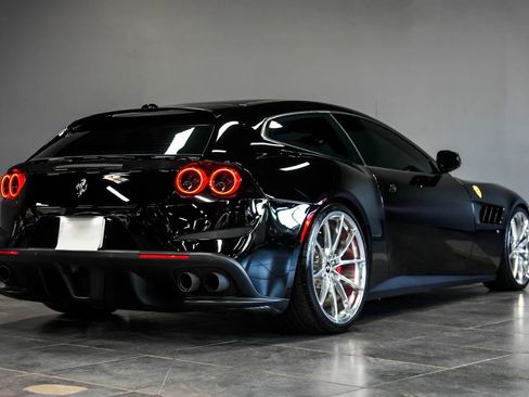 Used 2018 Ferrari GTC4Lusso AWD/4WD image 5