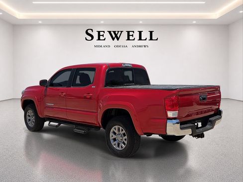 Used 2017 Toyota Tacoma SR5 w/ Tow Package RWD image 3