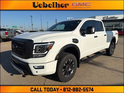 Used 2024 Nissan Titan PRO-4X image 15