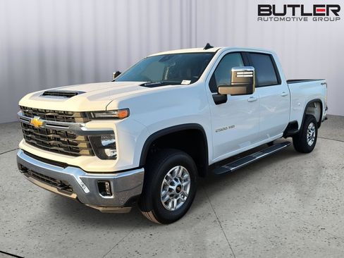 Used 2025 Chevrolet Silverado 2500 LT w/ Convenience Package AWD/4WD image 2