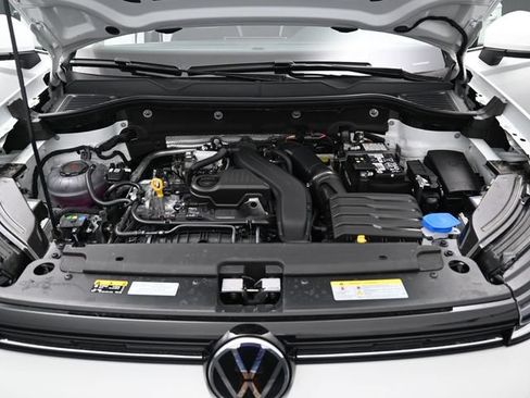 Used 2025 Volkswagen Taos SE AWD/4WD image 15