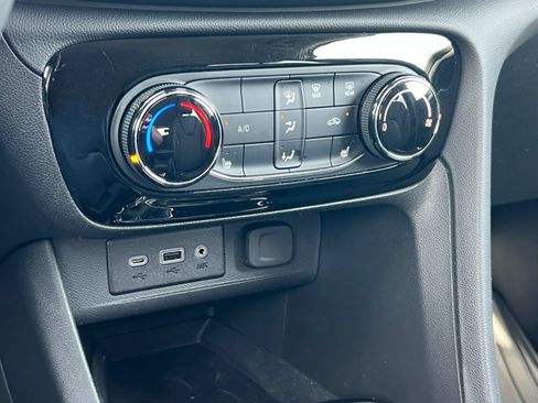 Certified 2023 Buick Encore GX Preferred w/ Cold Weather Comfort Package AWD/4WD image 25