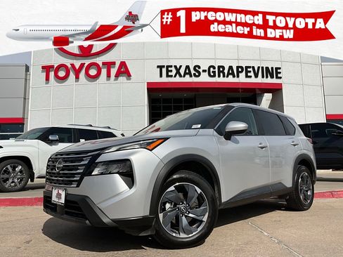 Used 2025 Nissan Rogue SV image 1