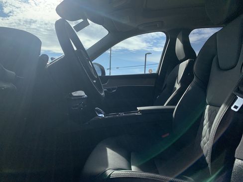 Used 2025 Volvo XC90 B6 Plus image 16