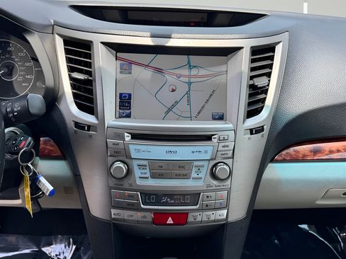 Used 2011 Subaru Outback 2.5i Limited AWD/4WD image 16