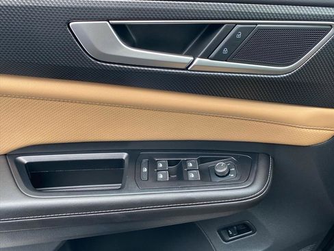 Used 2025 Volkswagen Atlas Cross Sport SEL R-Line image 17