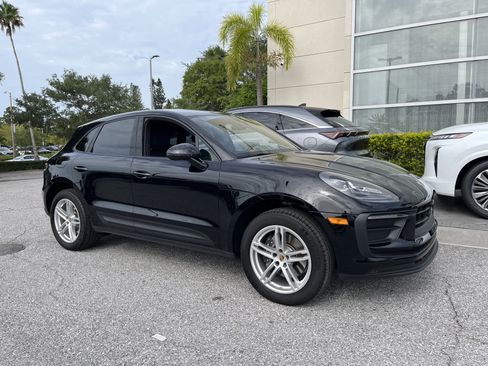 Used 2025 Porsche Macan AWD/4WD image 11