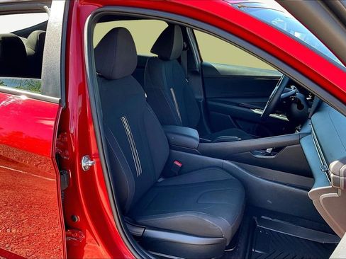 Used 2025 Hyundai Elantra Sport image 7